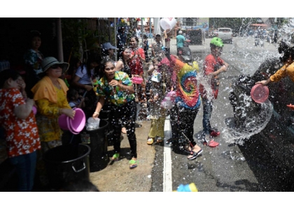 2020–04-11 宋干节家门前泼水也违法